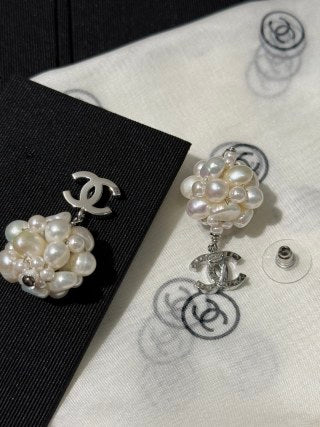 Chanel Pearl Flower CC Stud Earrings – Elegant Luxury Fashion Jewelry